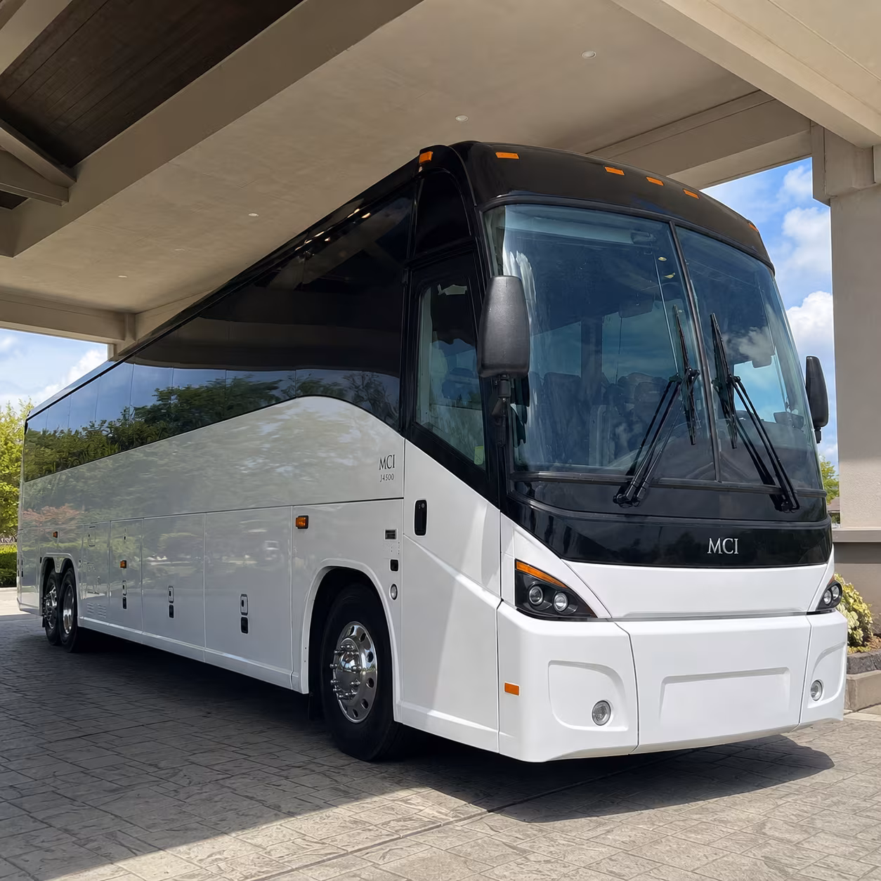 daily commuter shuttle buses along us 80 and i 30 for mesquite workers